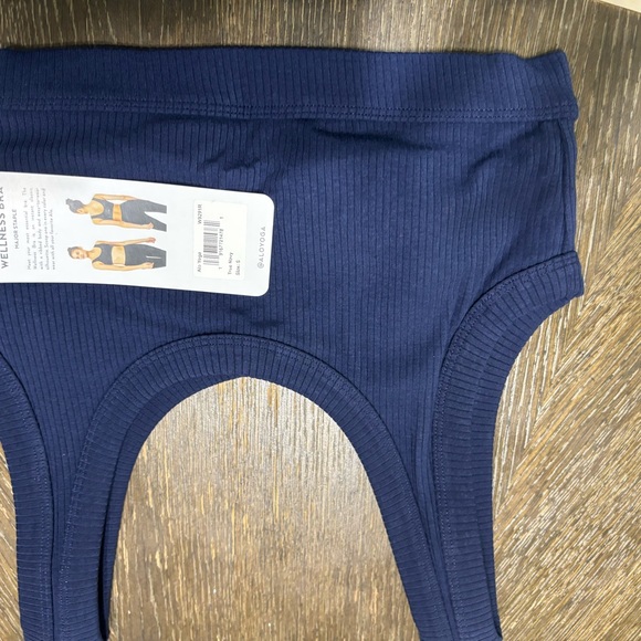 ALO Yoga Navy Sports Bra - Picture 1 of 1